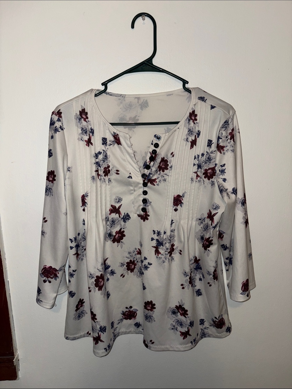 Women's Cream Floral Button-Front Blouse